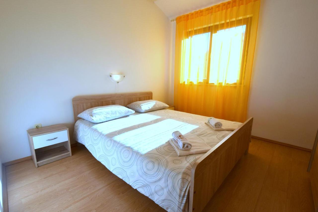 Apartments Marinela Нивице Екстериор снимка